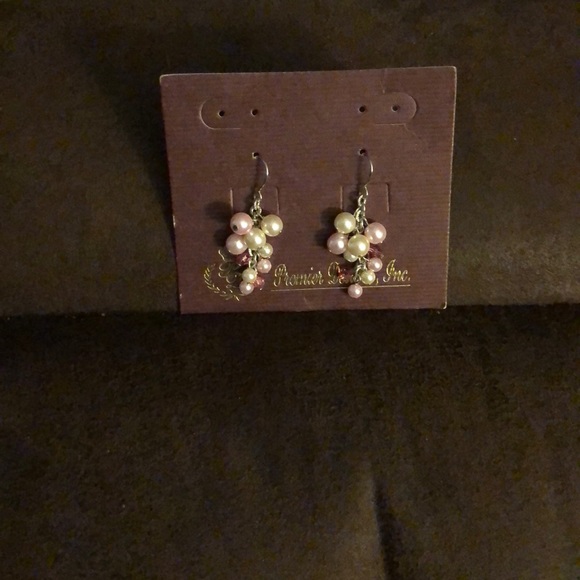 Earrings - Picture 1 of 1